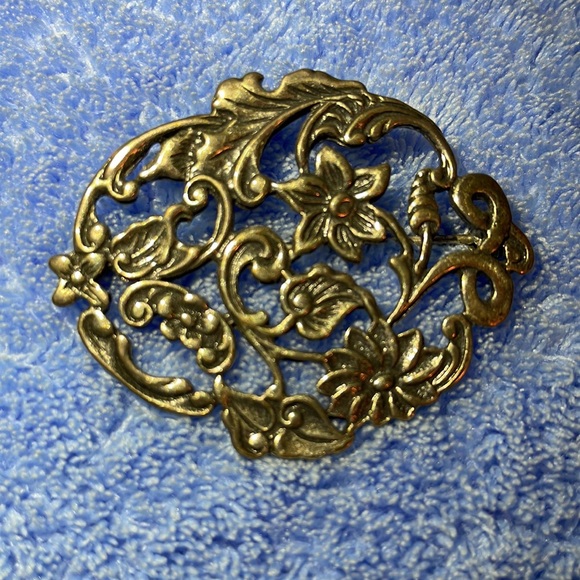 American Vintage Jewelry - Vintage Victorian Silver Brooch.